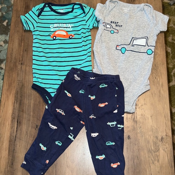 Carter’s baby boy outfit bundle size 12 months - Picture 1 of 3